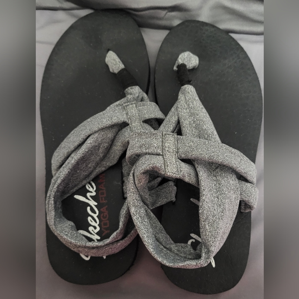 Skechers yoga foam sandals, size 7, gray